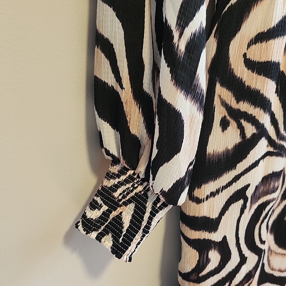 Anthropologie VNeck Neutral Zebra Print Faux Wrap Dress Smocked Cuffs Size 6 - Picture 8 of 10